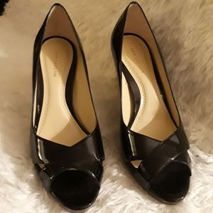 ANN TAYLOR - black patent peep toe pumps